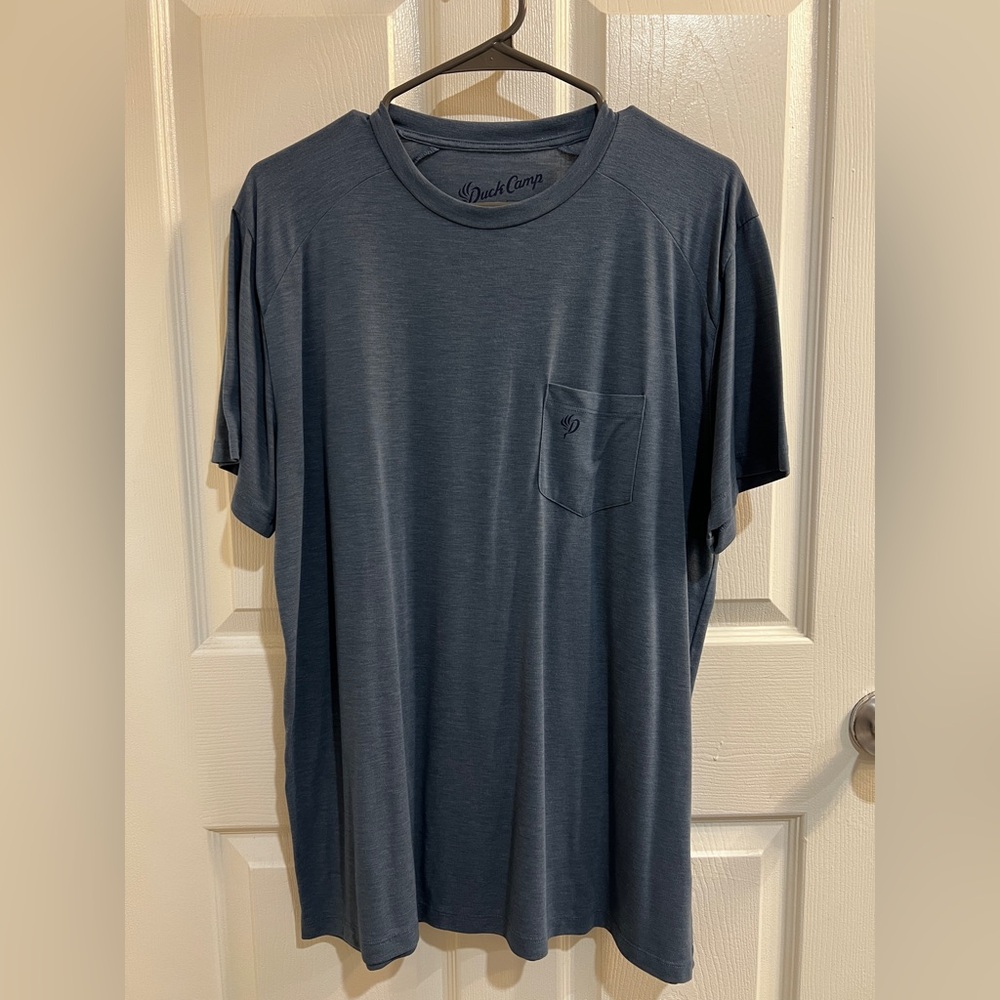 Duck Camp. Men’s Large Navy Blue Short Sleeve Bamboo shirt.